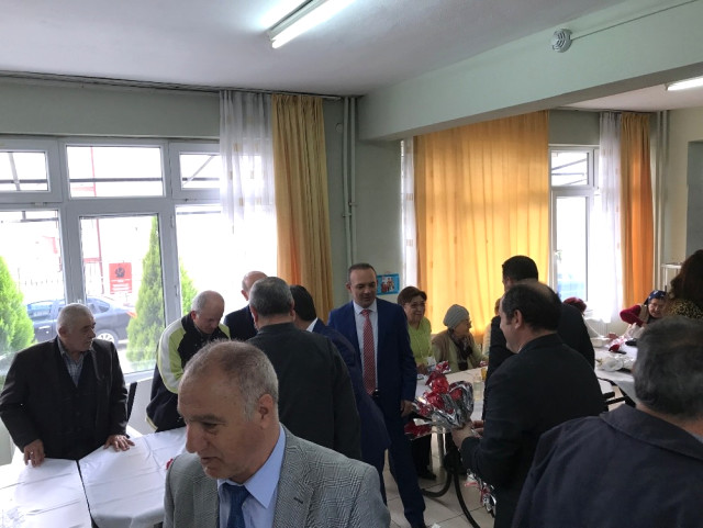 Burhaniye’de Kaymakam Öner Yaşlıları Ziyaret Etti