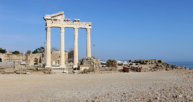 Tarihi Apollon tapınağı sessizliğe büründü