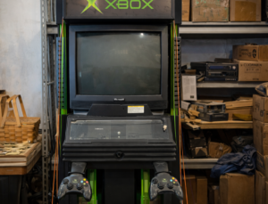 20 yıldır kilitli depoda gizliydi: Özgün Xbox standı servet pahasında olabilir